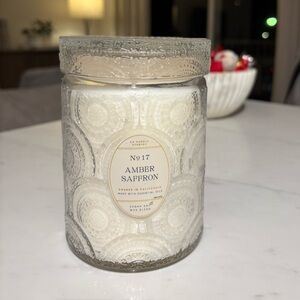 Leoben Co No17 Amber Saffron Scented Candle - White